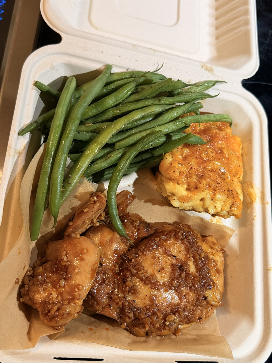 Fried chicken lunch box with cornbread and green beans