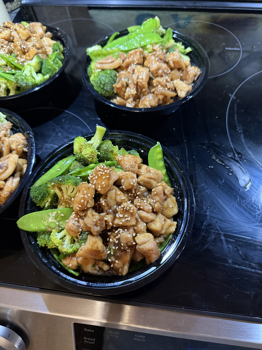 Sesame Chicken with Broccoli and Snow Peas lunch bowls